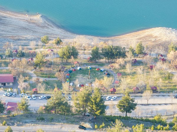 Quelles sont les destinations touristiques les plus surprenantes pour les petits budgets ?